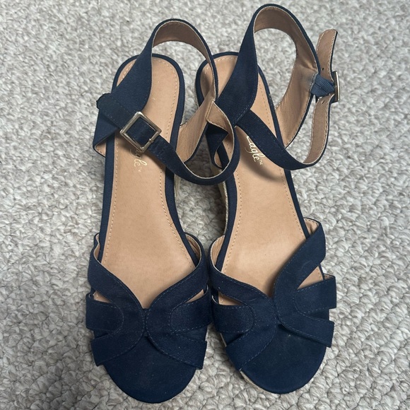 American Eagle Outfitters Navy Sandals with Buckle - Picture 1 of 12